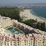 Апартамент Comfy Flat Sea View & Wi-fi