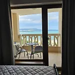 Апартамент Comfy Flat Sea View & Wi-fi *