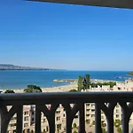 Comfy Flat Sea View & Wi-fi Апартамент Варна