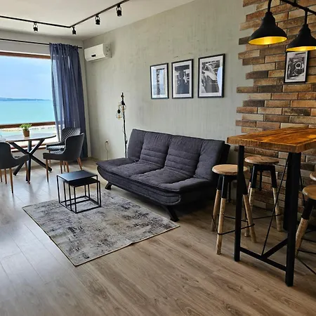 公寓 Comfy Flat Sea View & Wi-fi 瓦爾納