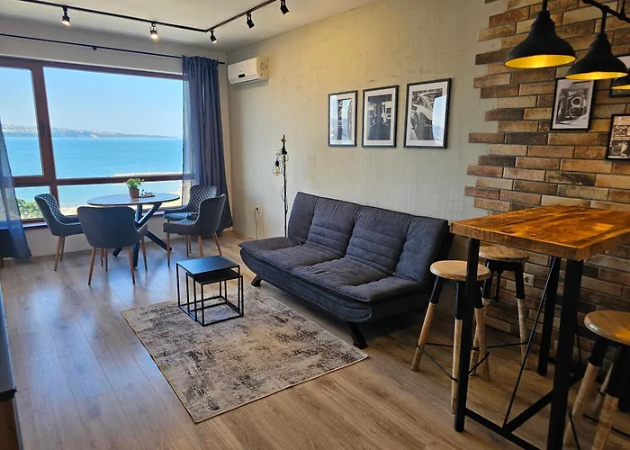 Comfy Flat Sea View & Wi-fi Apartmán Varna