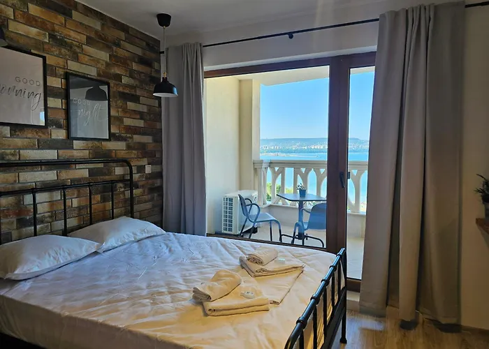 Comfy Flat Sea View & Wi-fi *