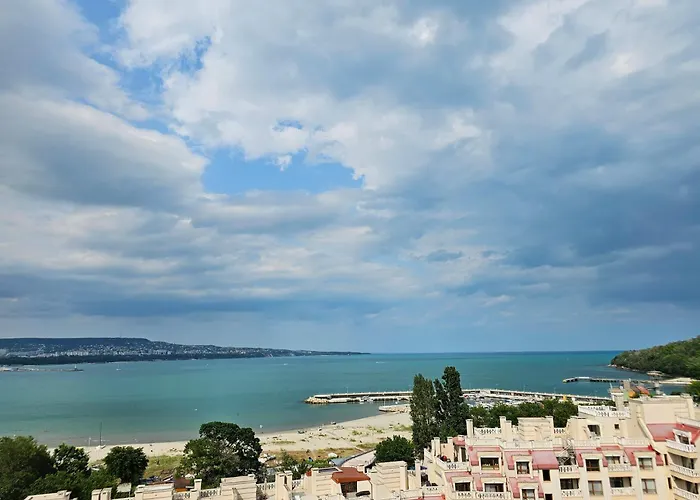 Comfy Flat Sea View & Wi-fi Apartment Varna