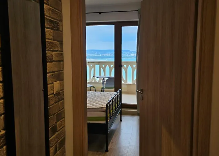 Comfy Flat Sea View & Wi-fi Apartmán Varna
